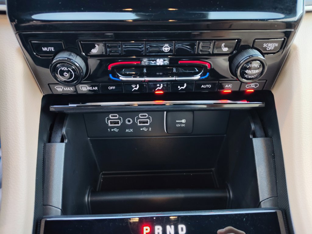 New 2025 Jeep Grand Cherokee Limited RWD image 21