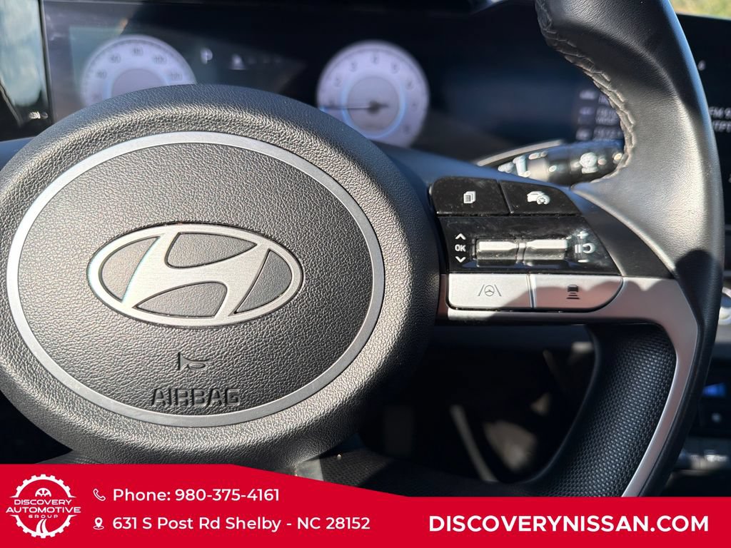 Used 2025 Hyundai Elantra SEL FWD image 24
