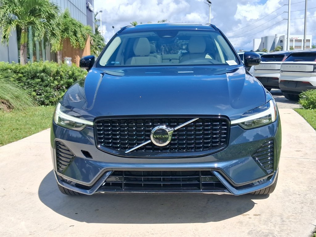 Used 2024 Volvo XC60 B5 Plus w/ Protection Package Premier AWD/4WD image 2