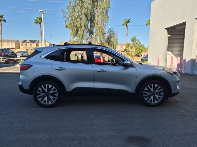 Used 2020 Ford Escape Titanium AWD/4WD image 4