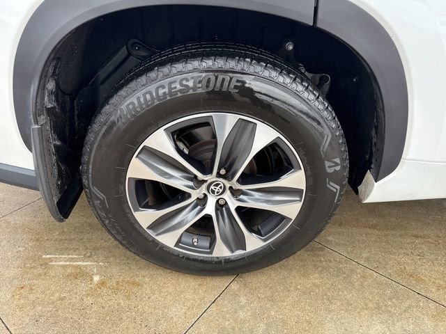 Used 2023 Toyota Highlander XLE image 9