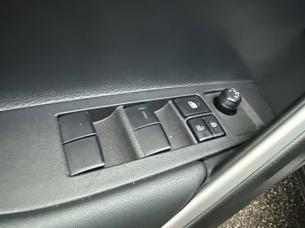 Used 2025 Toyota Corolla Cross AWD Hybrid image 23