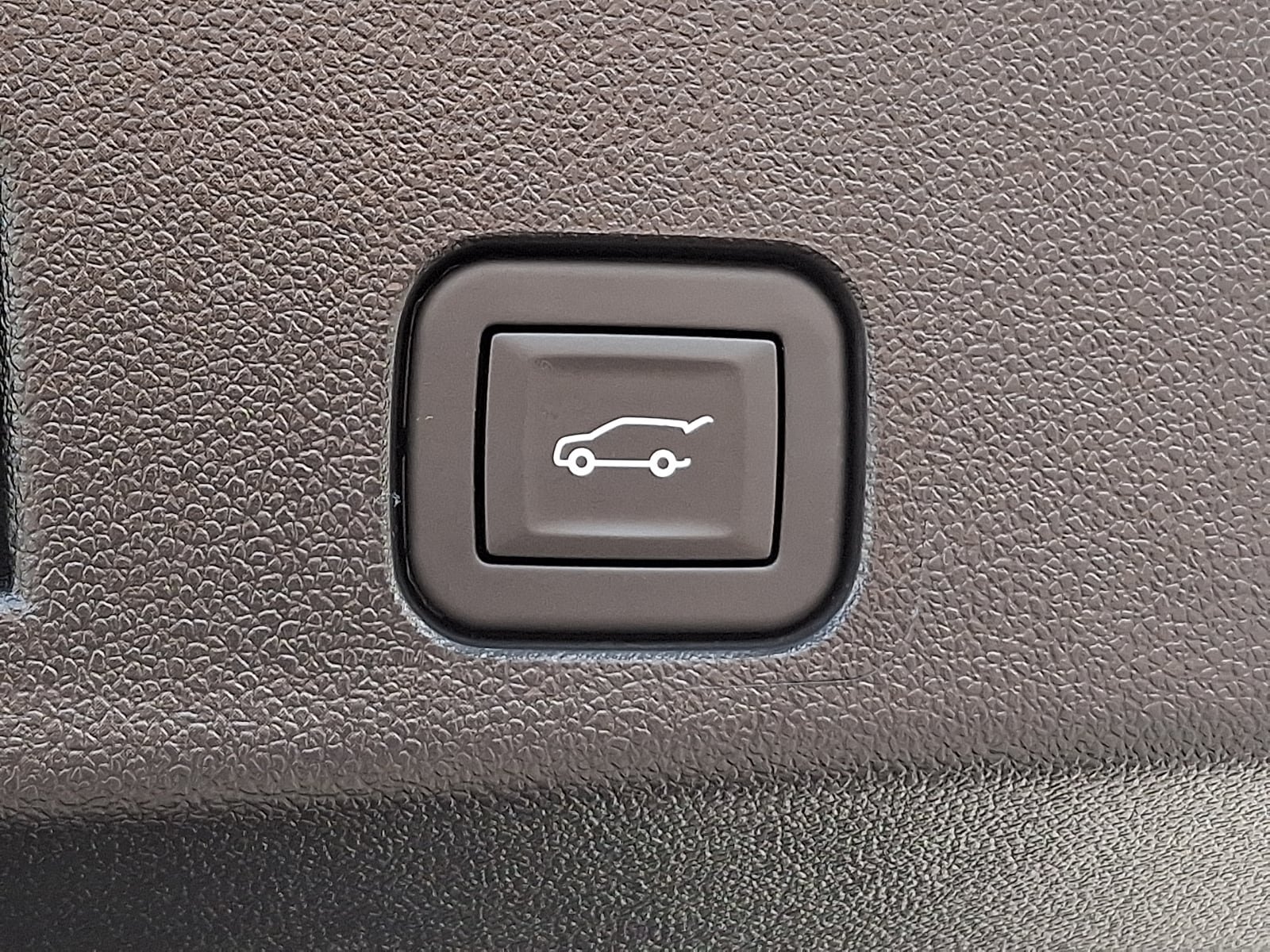 Used 2025 Chevrolet Traverse RS w/ LPO, Floor Liner Package FWD image 31