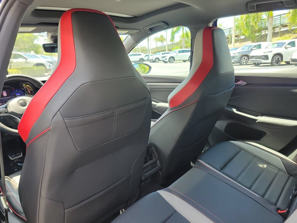 Used 2022 Volkswagen GTI SE FWD image 10