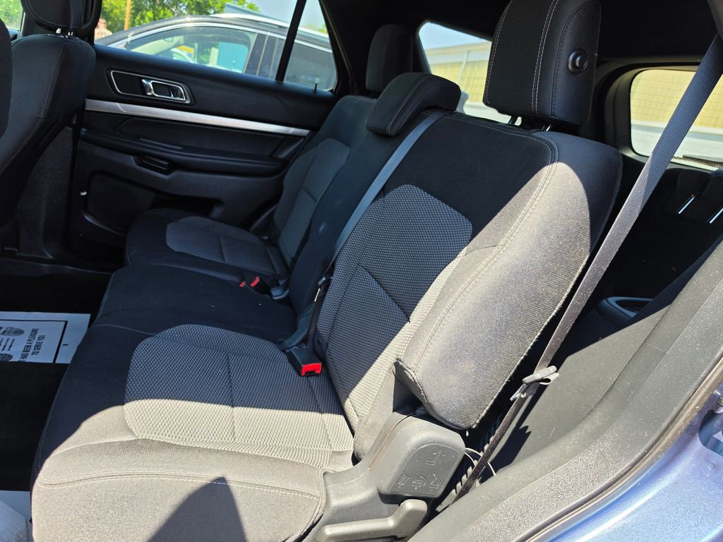 Used 2018 Ford Explorer XLT AWD/4WD image 7