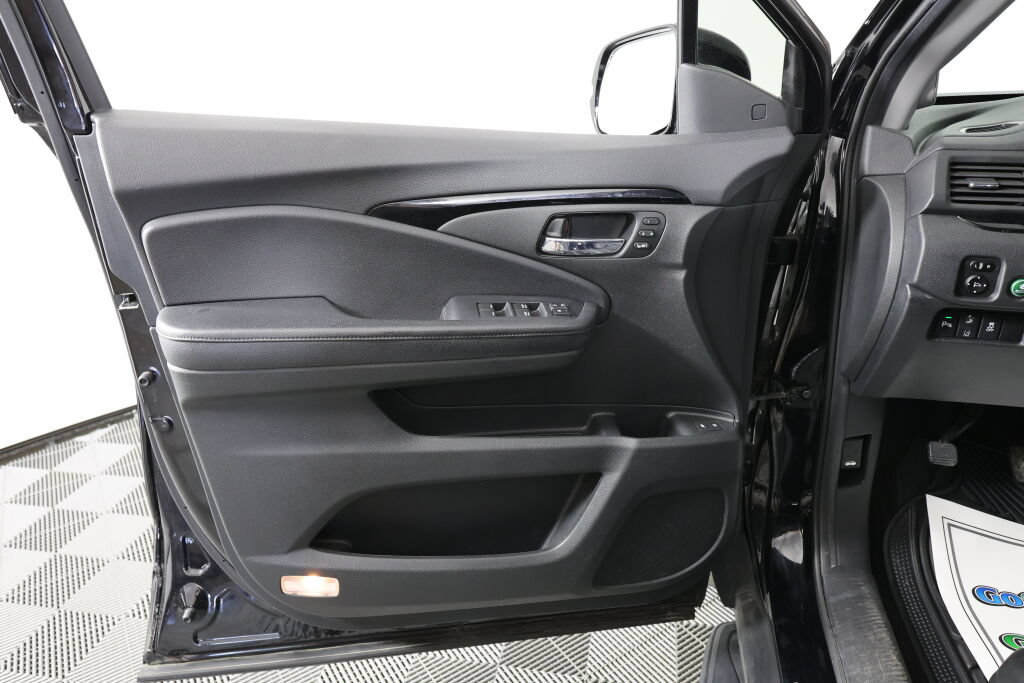 Used 2019 Honda Pilot Touring image 12