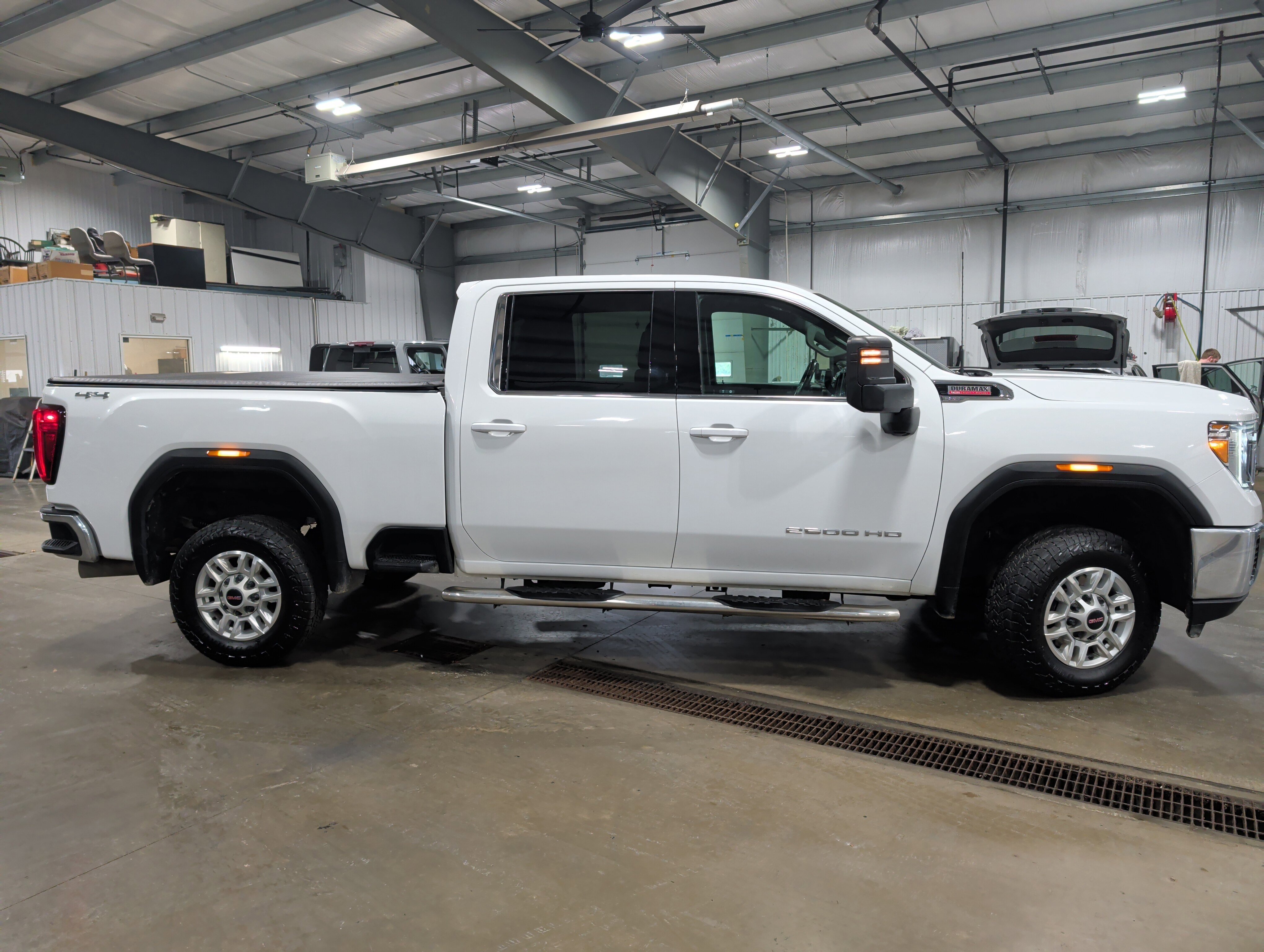 Used 2021 GMC Sierra 2500 SLE image 2