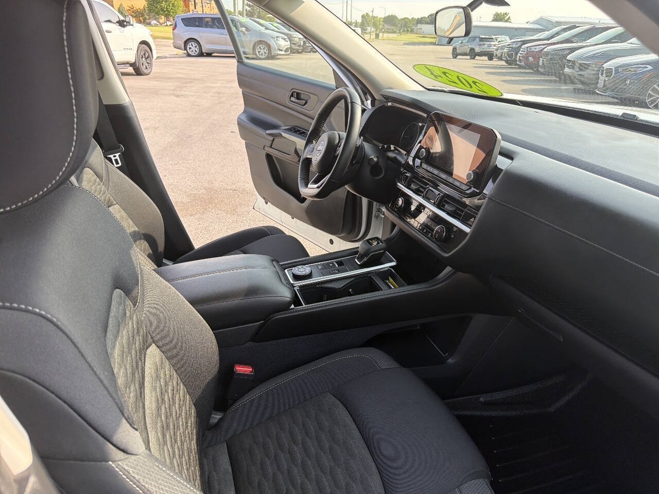 Used 2024 Nissan Pathfinder SV AWD/4WD image 14
