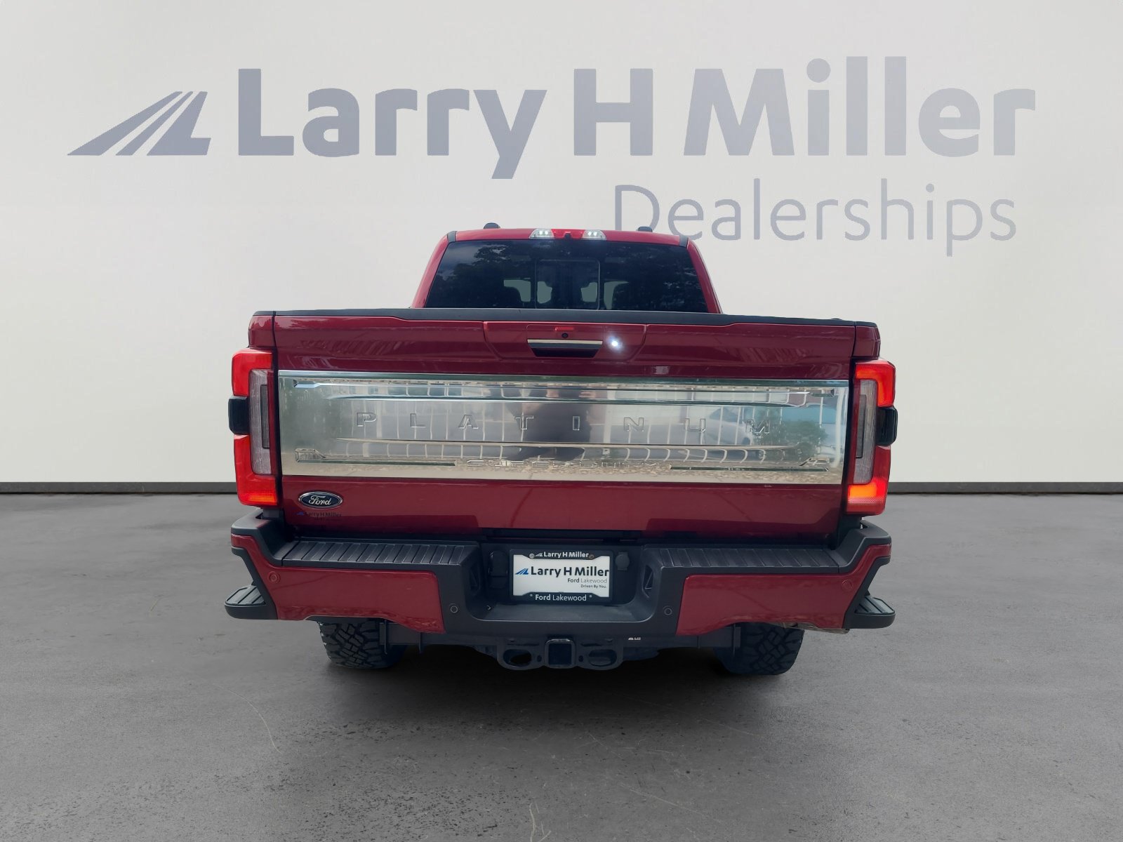 Certified 2024 Ford F350 Platinum w/ Tremor Off-Road Package AWD/4WD image 4