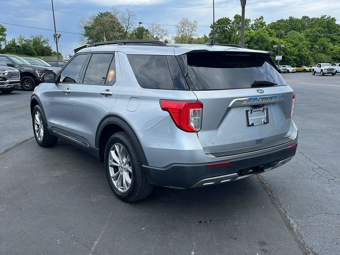 Used 2021 Ford Explorer XLT w/ Equipment Group 202A AWD/4WD image 3