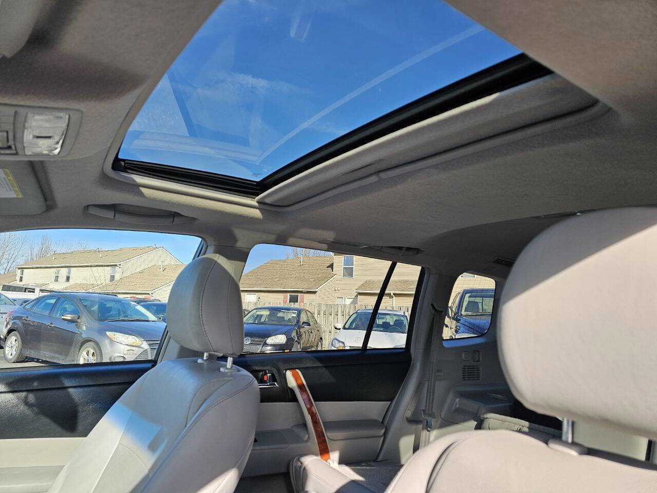 Used 2013 Toyota Highlander Limited image 12