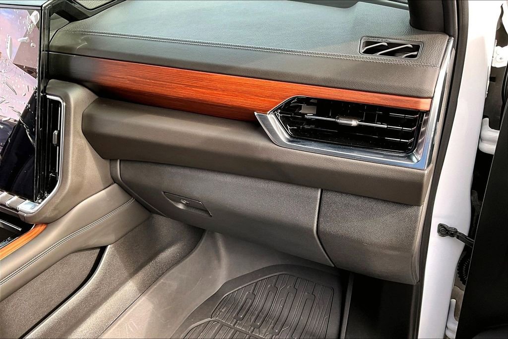 Used 2025 GMC Yukon XL Denali image 26