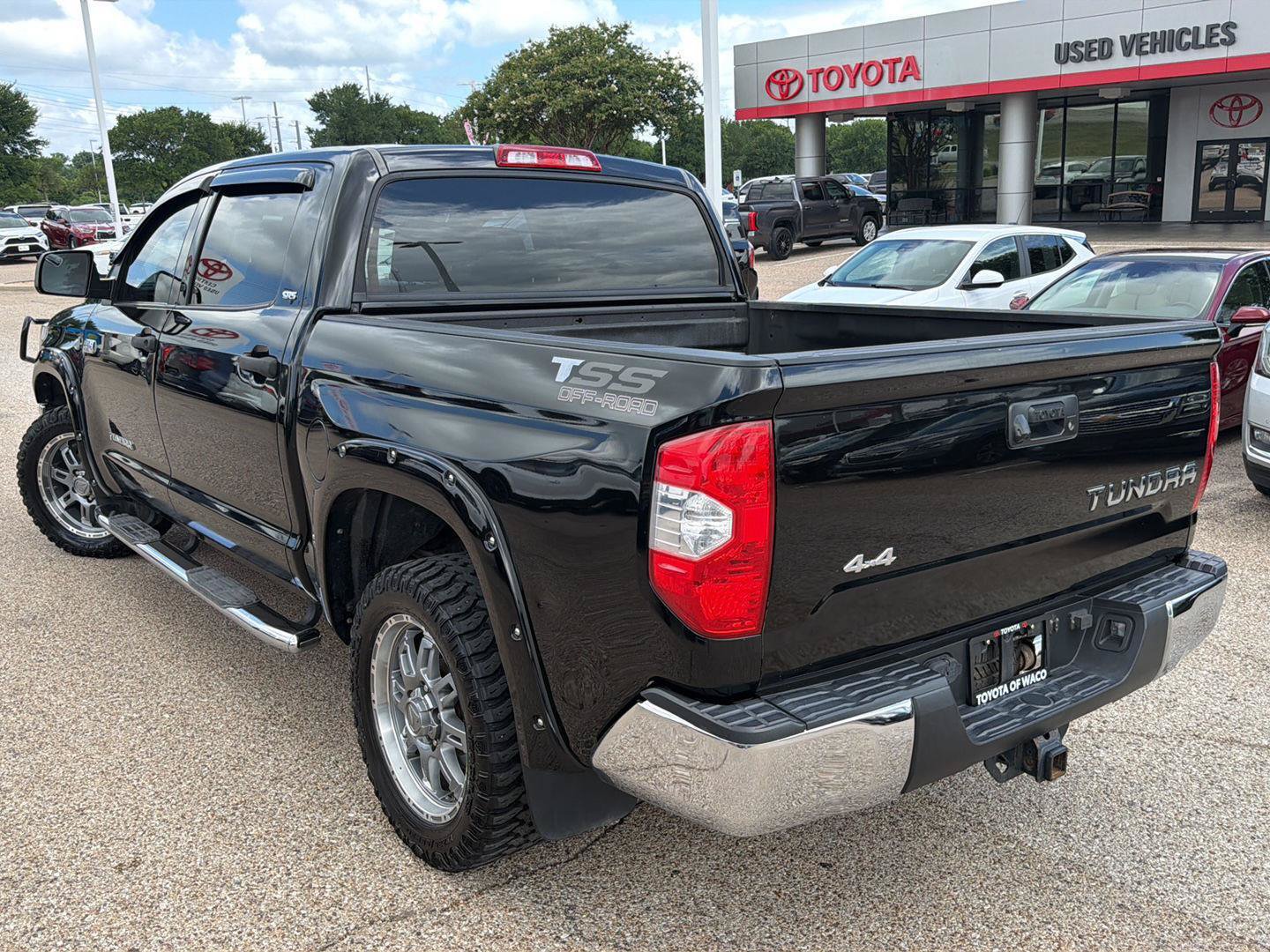 Used 2018 Toyota Tundra SR5 w/ SR5 Upgrade Package AWD/4WD image 5