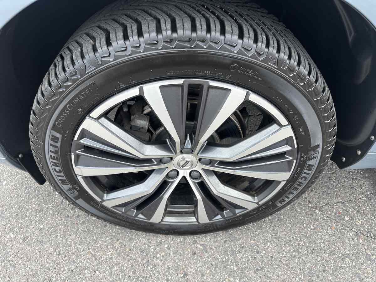 Used 2022 Volvo XC60 B5 Momentum w/ Climate Package image 13