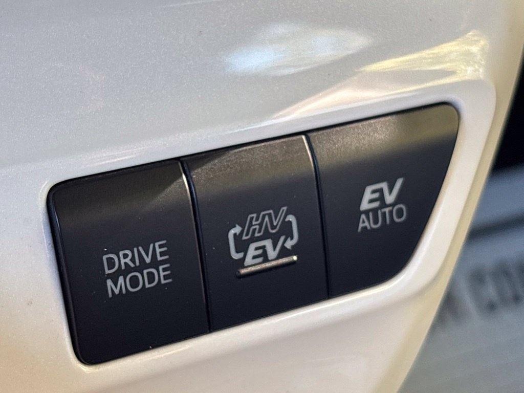 Used 2017 Toyota Prius Prime Plus FWD image 29
