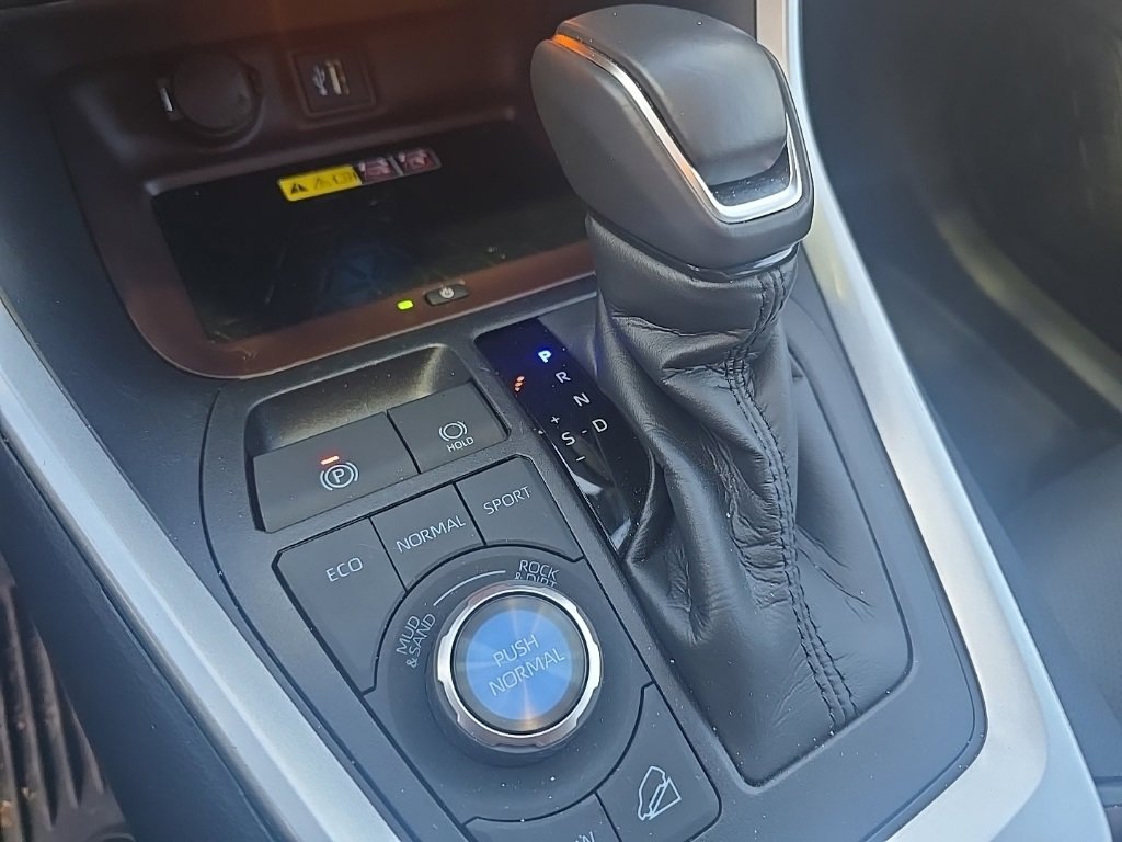 Used 2024 Toyota RAV4 Limited w/ Advanced Technology Package image 16