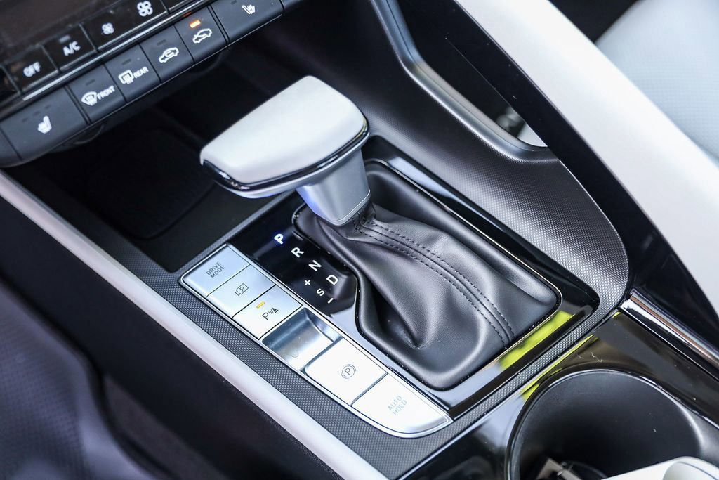 Certified 2024 Hyundai Elantra Limited FWD image 19