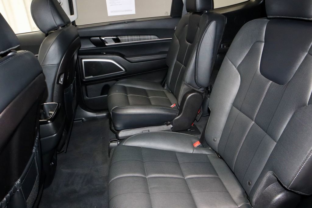 Used 2023 Kia Telluride EX w/ EX Captain's Chair Package image 25