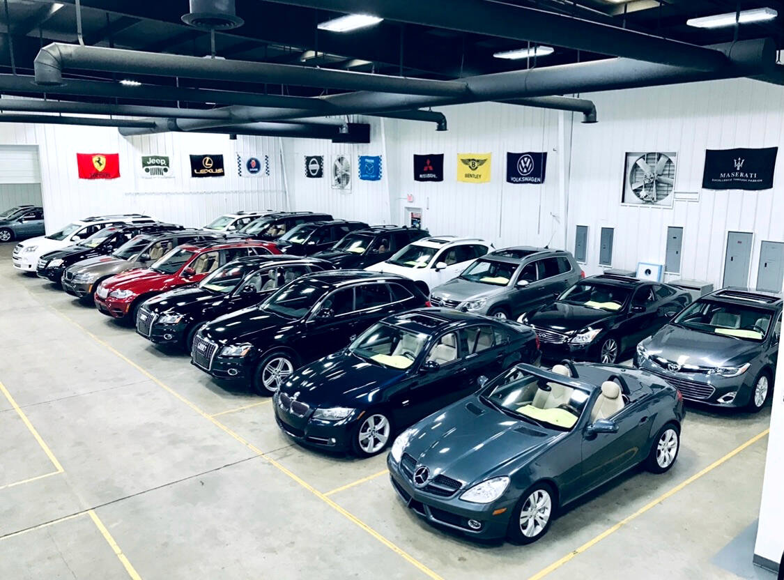 Used 2012 Audi R8 V10 w/ Enhanced Leather Pkg image 10