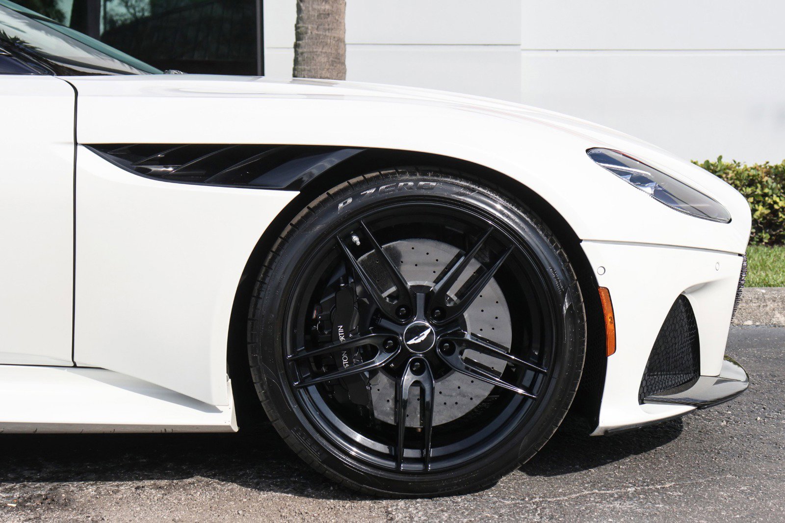 Used 2019 Aston Martin DBS Superleggera image 6