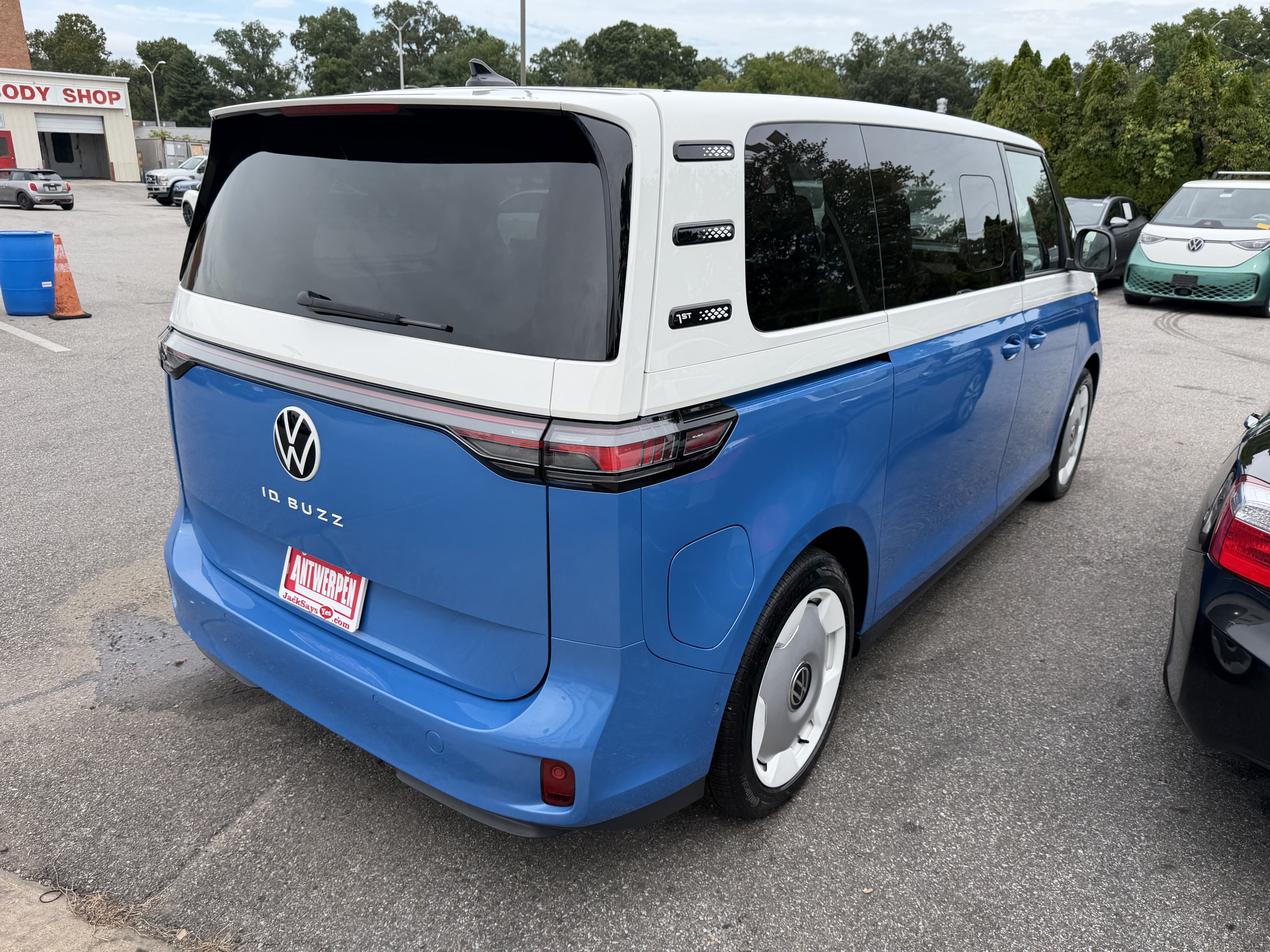 Used 2025 Volkswagen ID. Buzz 1st Edition RWD image 3
