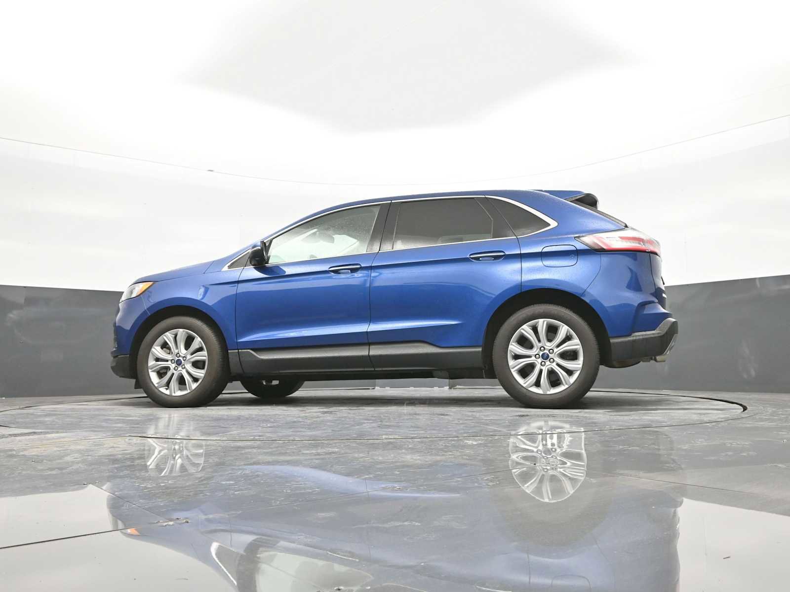 Used 2022 Ford Edge Titanium image 35
