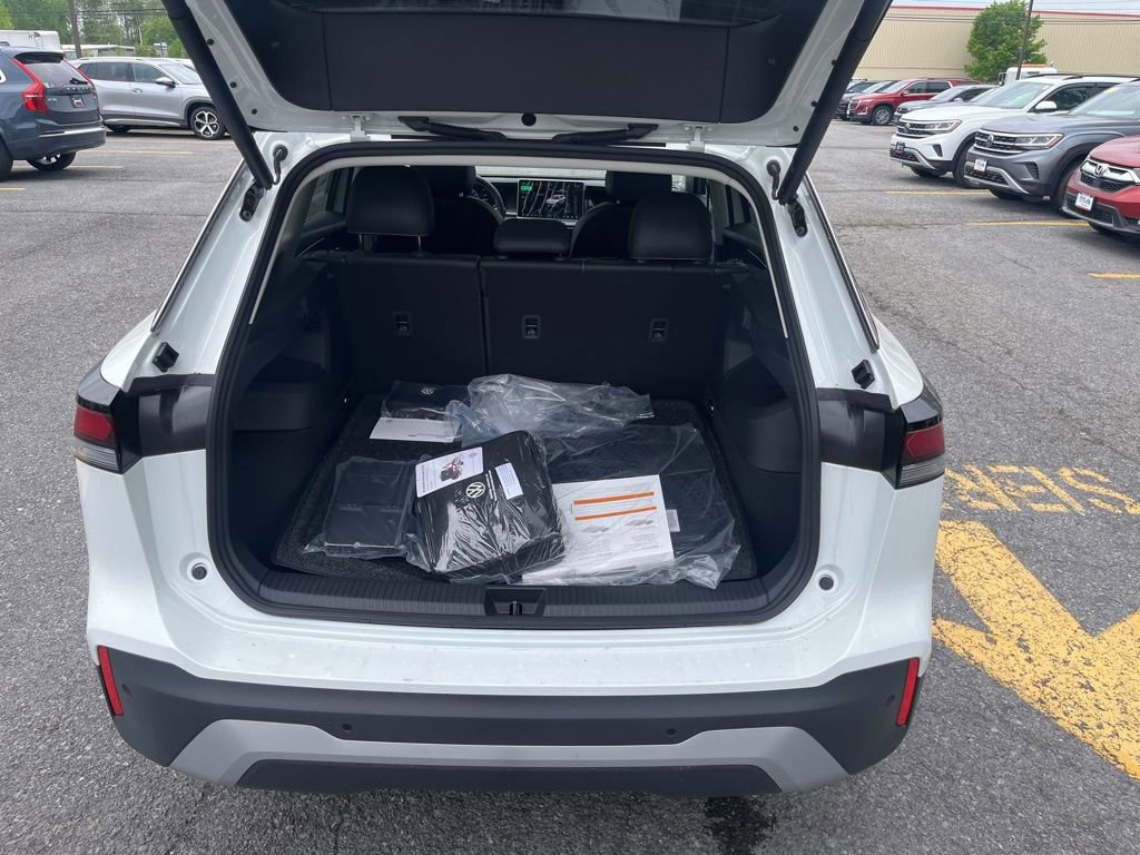 New 2026 Volkswagen Tiguan SE AWD/4WD image 16