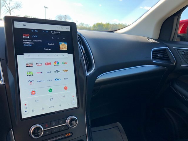 Used 2024 Ford Edge Titanium image 9