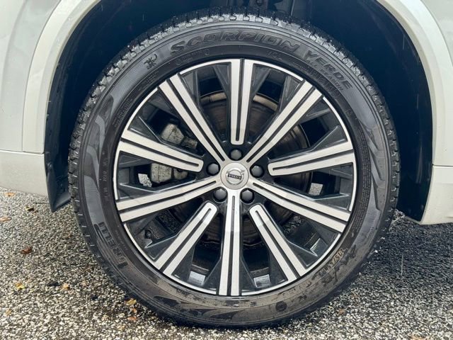 Used 2024 Volvo XC90 B5 Core w/ Protection Package Premier image 8