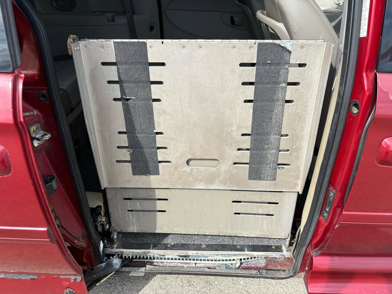 Used 2005 Dodge Grand Caravan SXT image 32