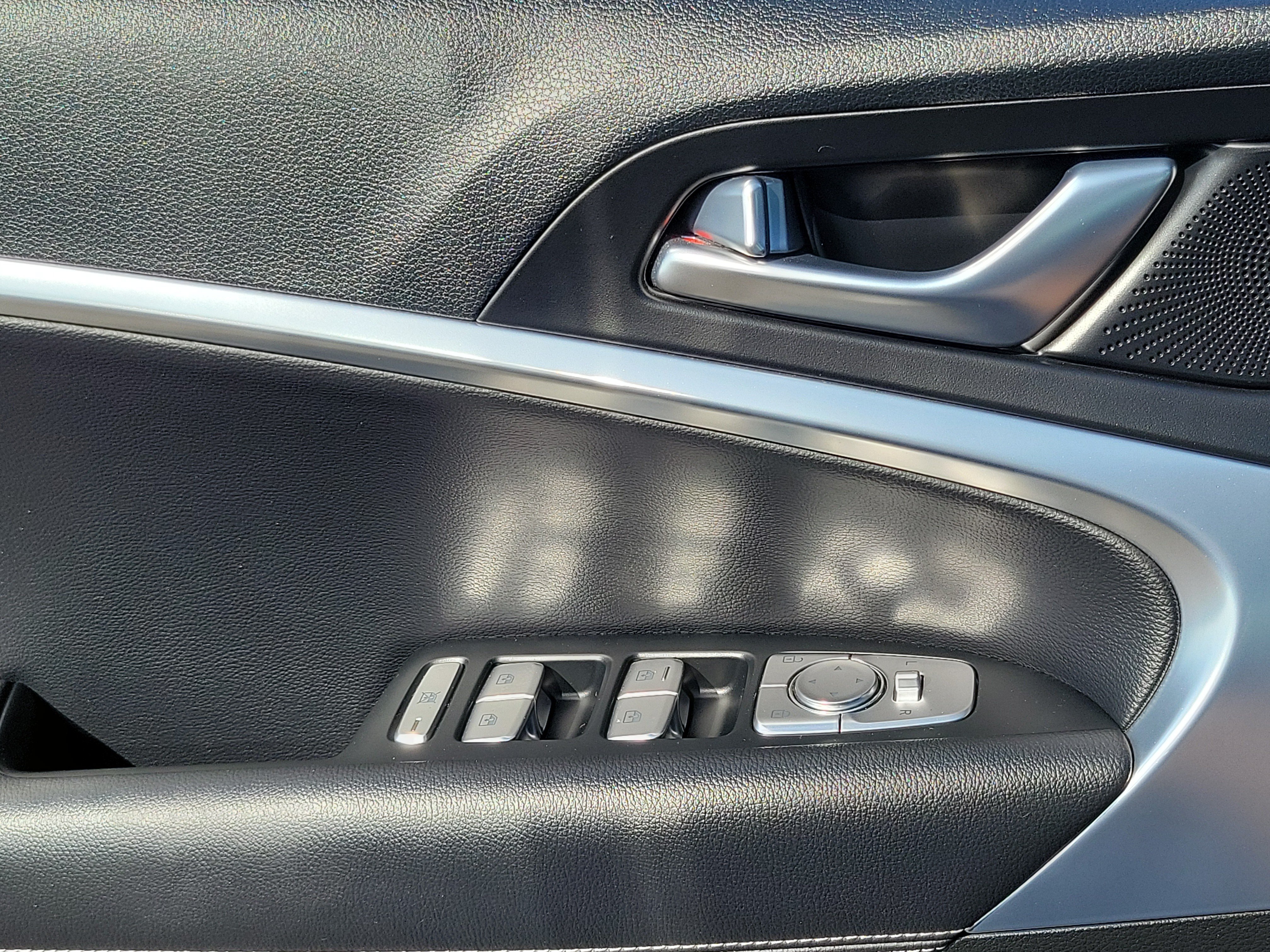 Certified 2023 Genesis G70 2.0T RWD image 13