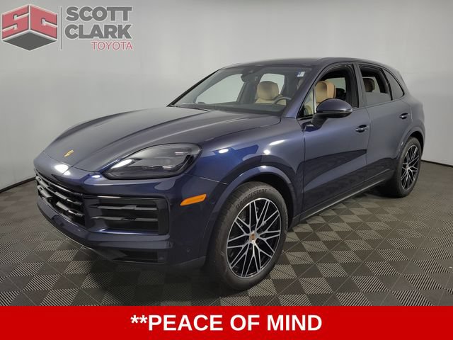 Used 2025 Porsche Cayenne AWD/4WD image 3
