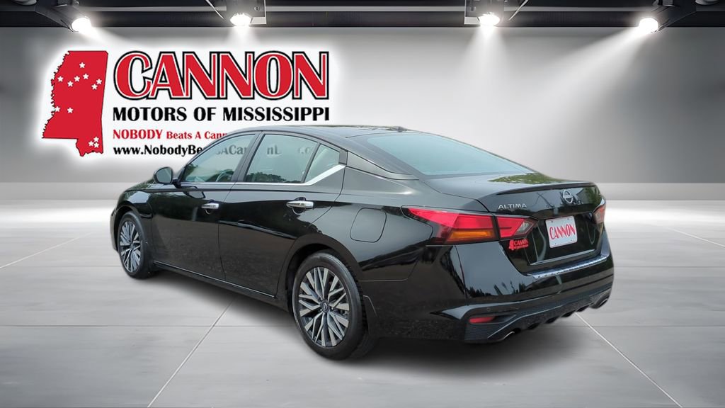 Used 2023 Nissan Altima 2.5 SV w/ SV Premium Package image 7