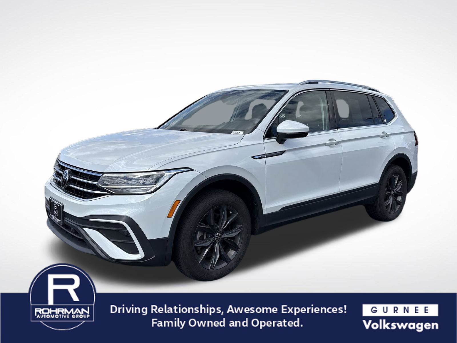 Used 2023 Volkswagen Tiguan SE w/ Panoramic Sunroof Package