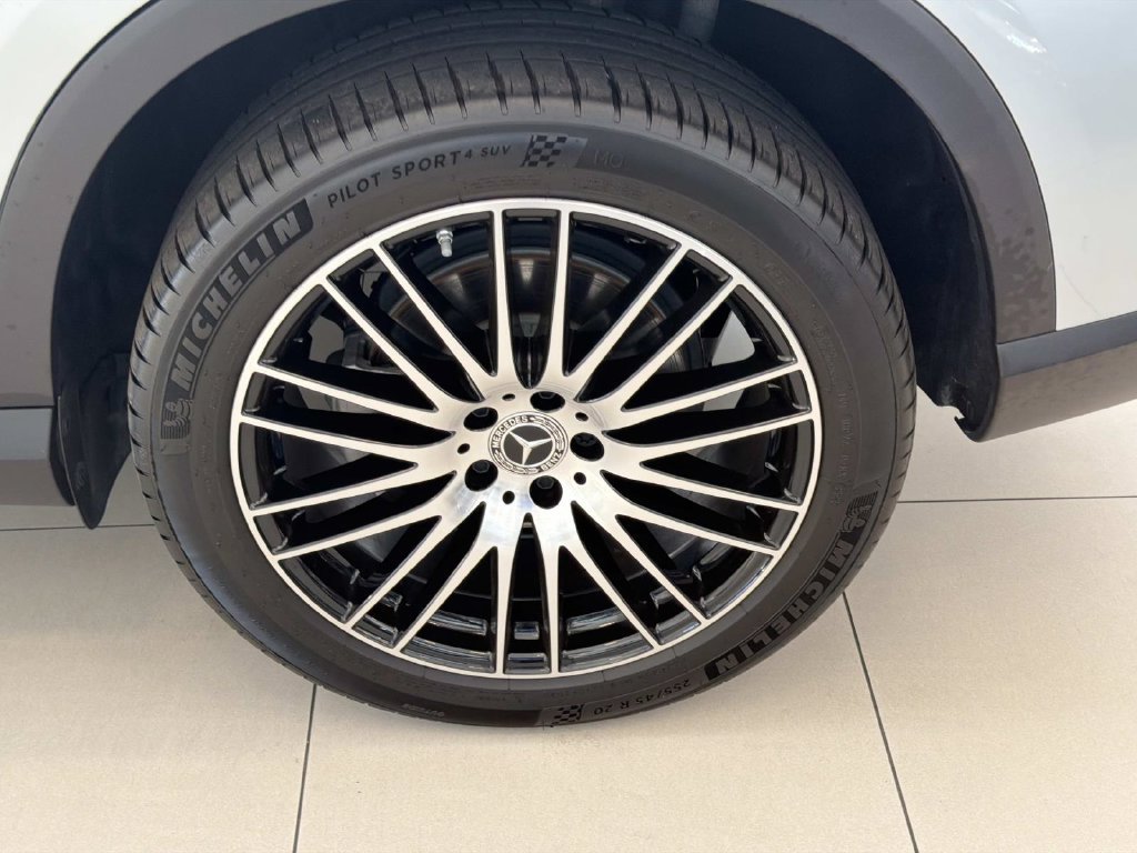 Used 2026 Mercedes-Benz GLC 300 image 4