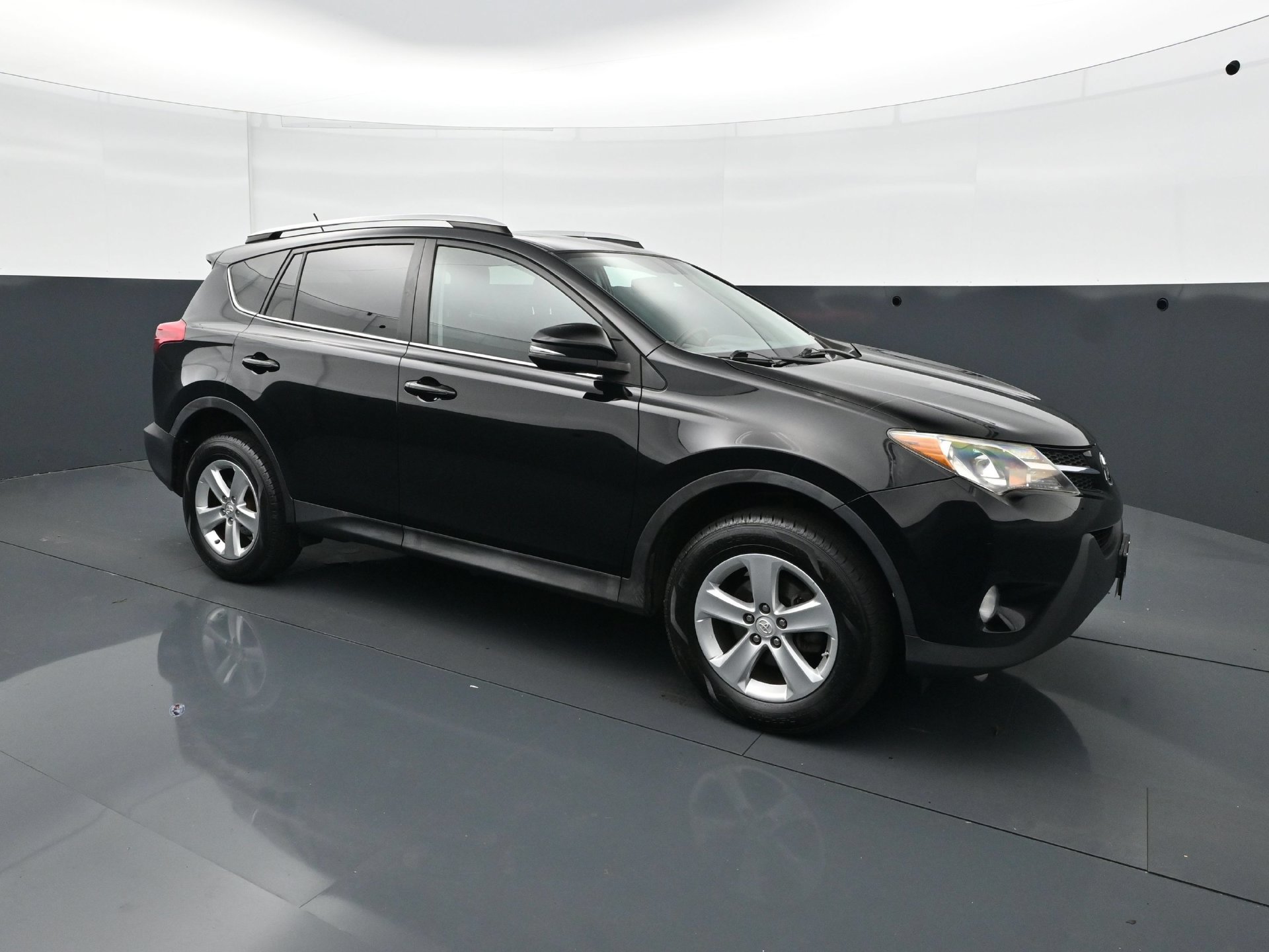 Used 2014 Toyota RAV4 XLE AWD/4WD image 9