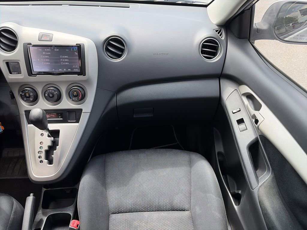 Used 2010 Toyota Matrix image 17