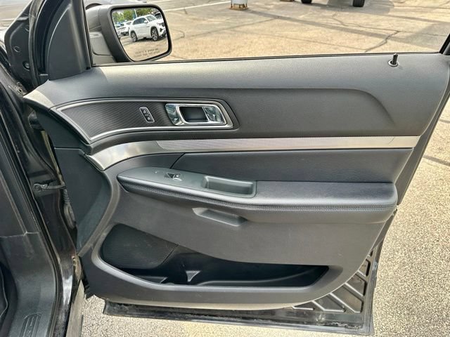 Used 2019 Ford Explorer XLT w/ Equipment Group 202A FWD image 22