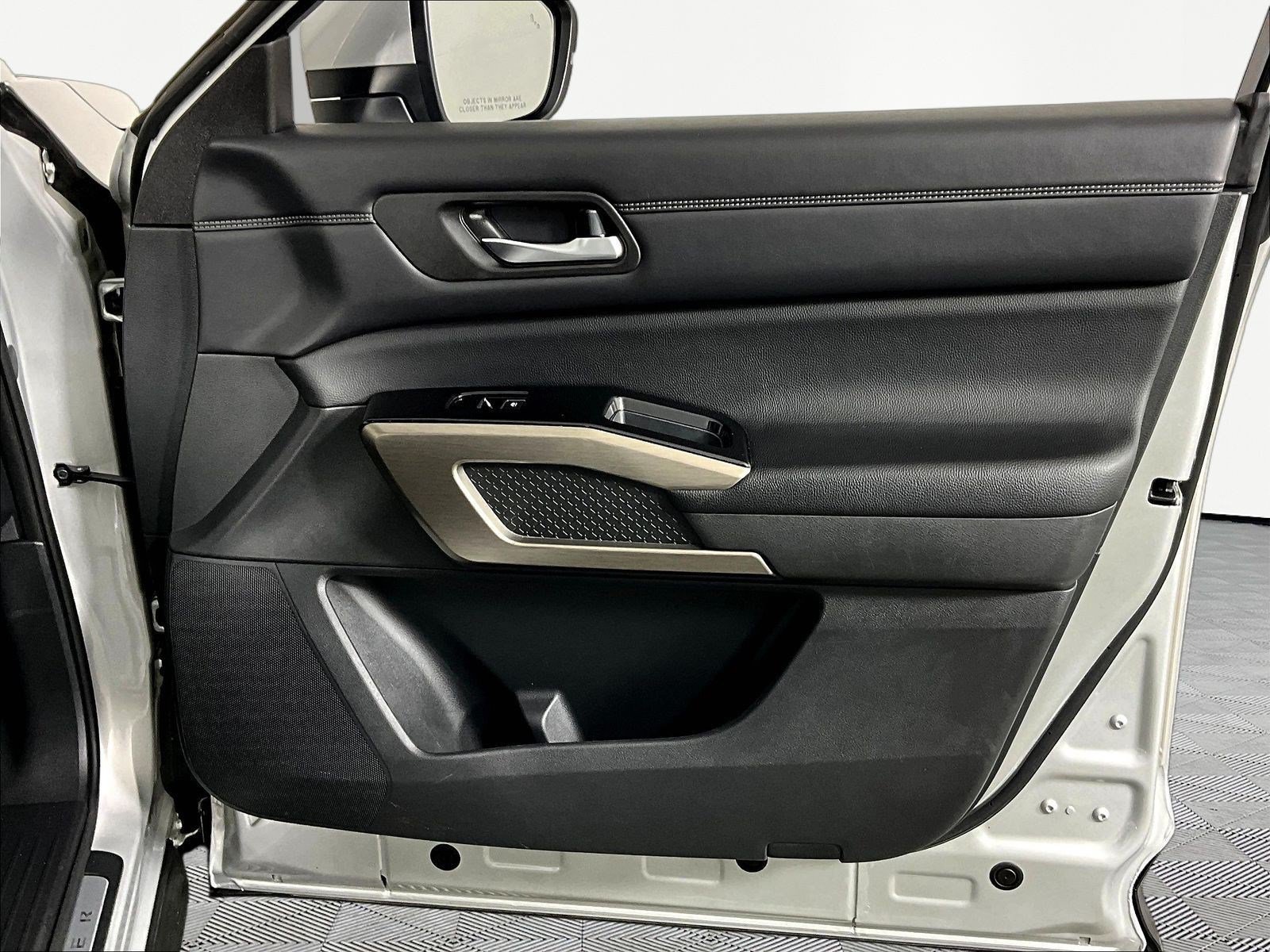 Certified 2023 Nissan Pathfinder Platinum FWD image 29