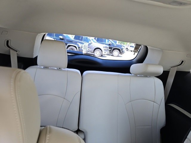 Used 2024 Buick Enclave Essence w/ Technology Package image 18