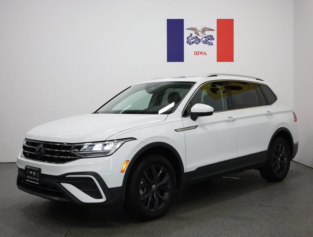 Used 2024 Volkswagen Tiguan SE w/ Panoramic Sunroof Package AWD/4WD image 8