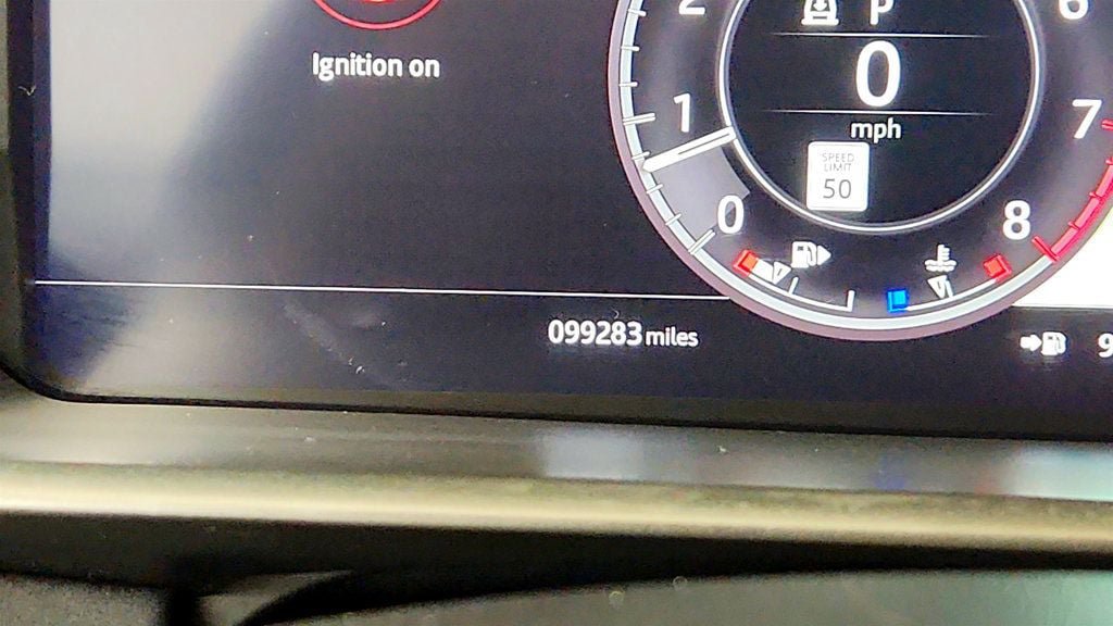 Used 2018 Land Rover Discovery HSE AWD/4WD image 16