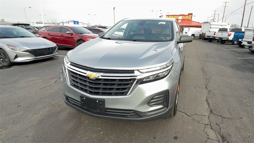 Used 2023 Chevrolet Equinox LS image 3