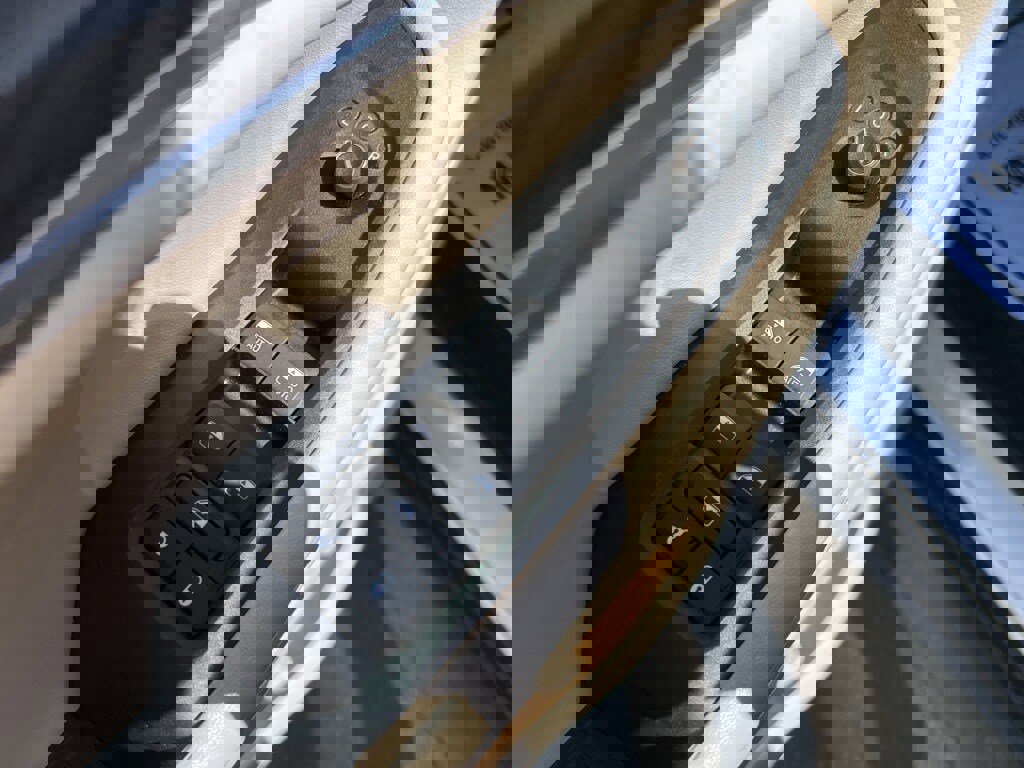 Used 2024 Jeep Grand Cherokee Limited w/ Luxury Tech Group II image 21