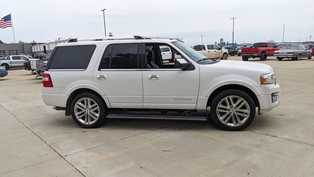 Used 2016 Ford Expedition Platinum AWD/4WD image 2