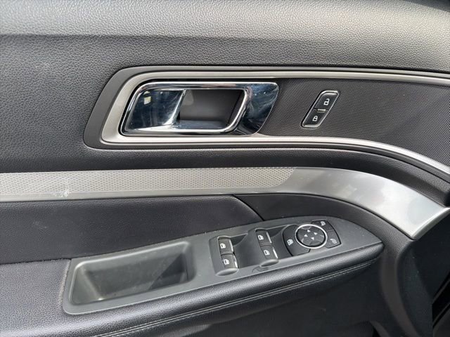 Used 2016 Ford Explorer XLT w/ Equipment Group 202A AWD/4WD image 6