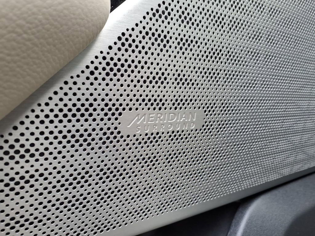 Used 2020 Land Rover Range Rover Velar S image 11