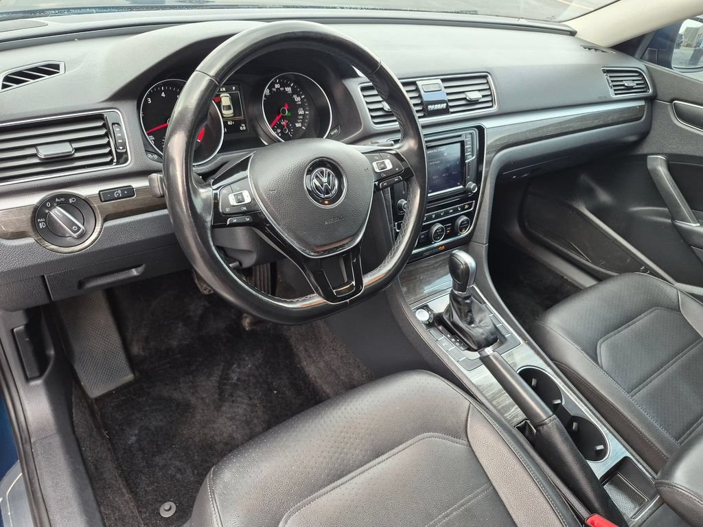 Used 2018 Volkswagen Passat 2.0T SE FWD image 9