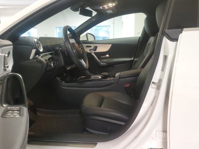 Used 2023 Mercedes-Benz CLA 250 4MATIC image 11