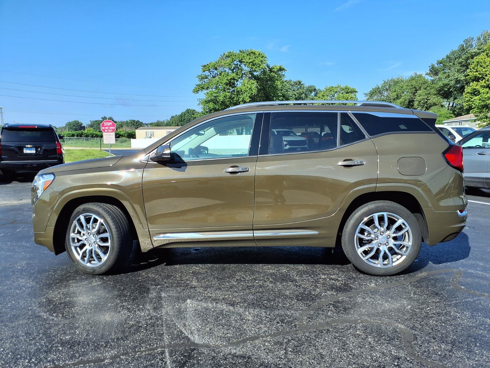 Used 2024 GMC Terrain Denali w/ Denali Premium Package AWD/4WD image 34